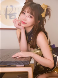 Luna no.008 gold silk cheongsam(22)